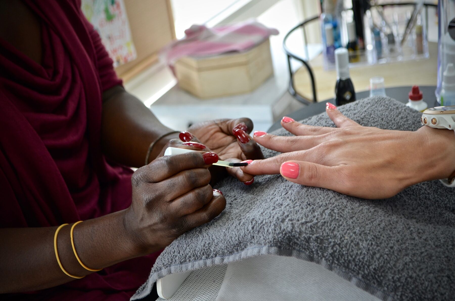 Manicure in de nagelstudio